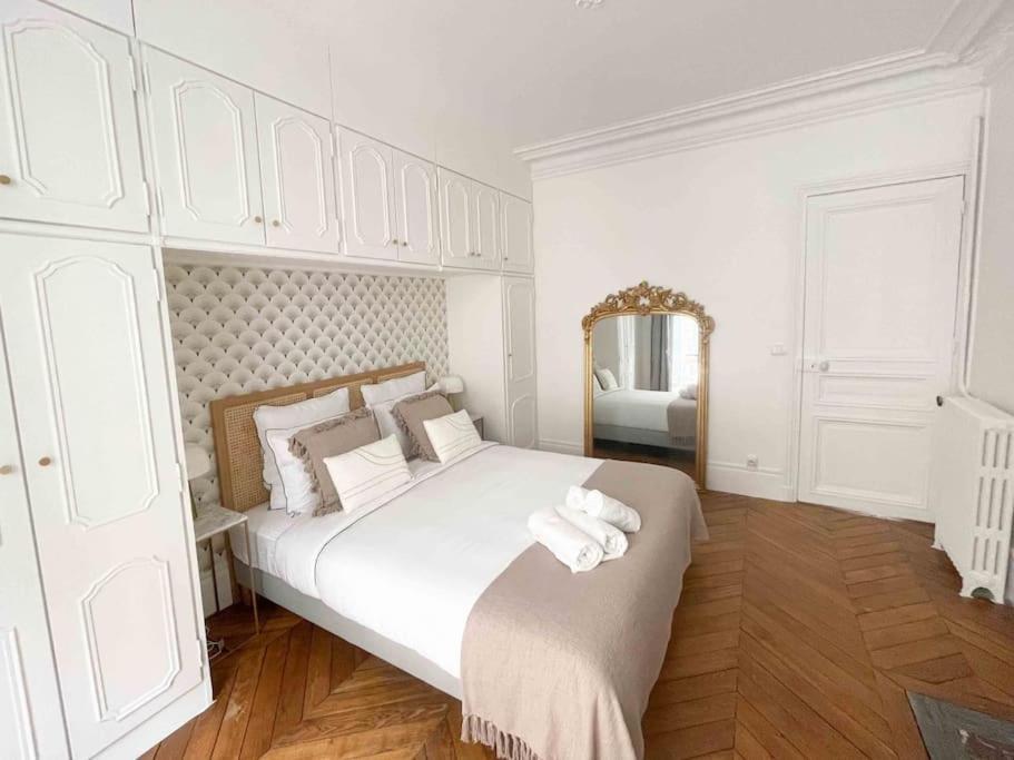 Charming 3 Bedroom Haussmannien In 17th * París
