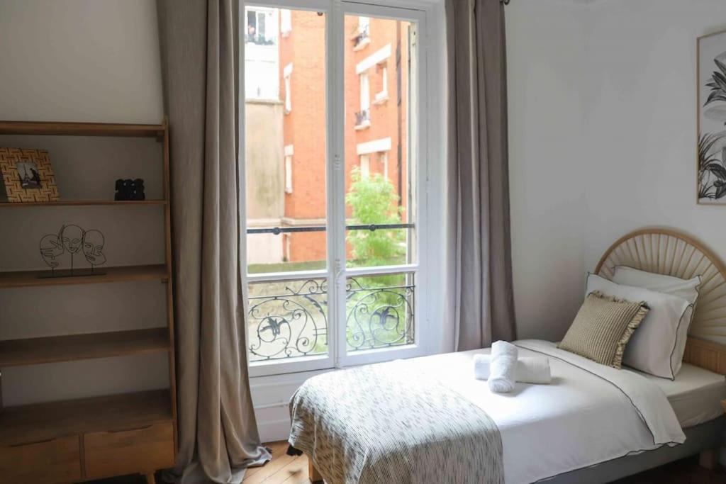 Charming 3 Bedroom Haussmannien In 17th París