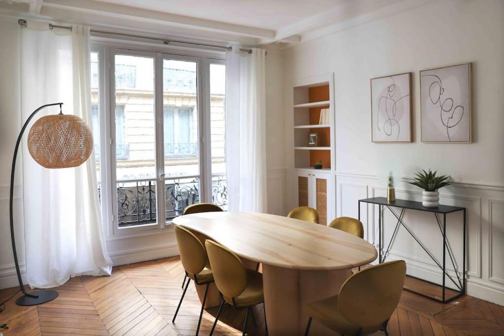 Charming 3 Bedroom Haussmannien In 17th París