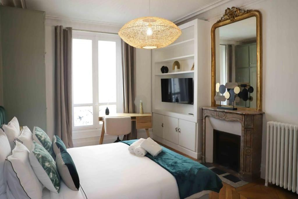Charming 3 Bedroom Haussmannien In 17th París