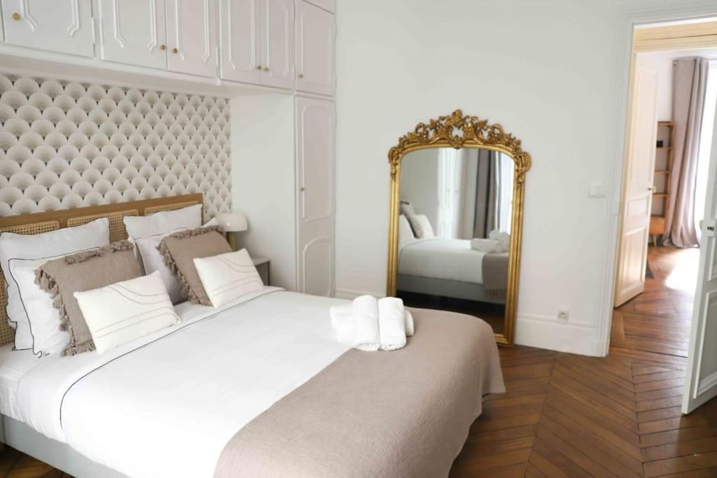 Charming 3 Bedroom Haussmannien In 17th * París