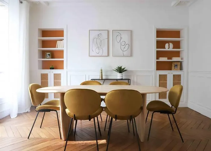 Charming 3 Bedroom Haussmannien Apartment In 17Th